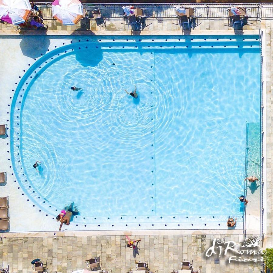 Hotel Diroma Fiori Com Um Dia De Acesso No Acqua Park Diroma Калдас Новас Екстериор снимка